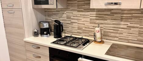 Fridge, microwave, oven, stovetop