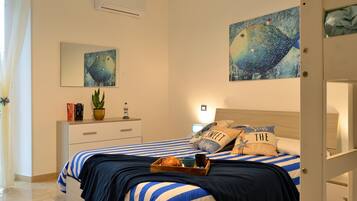 2 bedrooms, in-room safe, desk, iron/ironing board