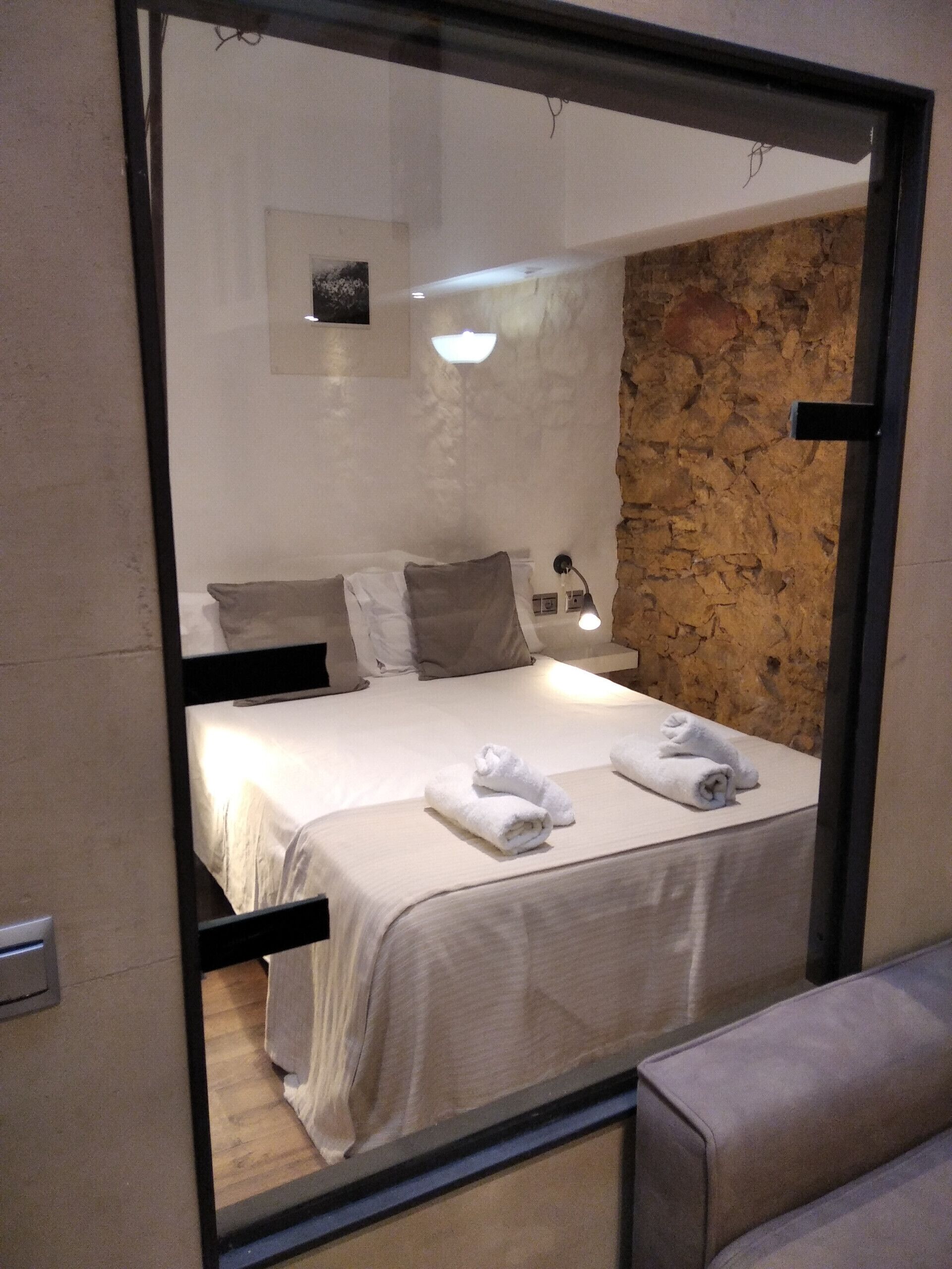2 slaapkamers, een strijkplank/strijkijzer, gratis wifi, beddengoed