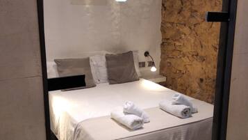 2 slaapkamers, een strijkplank/strijkijzer, gratis wifi, beddengoed