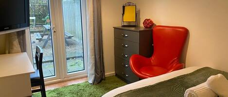 5 habitaciones, tabla de planchar con plancha, wifi y ropa de cama