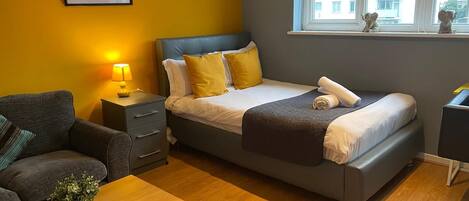 5 makuuhuonetta, silitysrauta/-lauta, Wi-Fi, vuodevaatteet