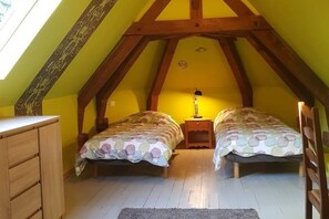 3 室のベッドルーム、旅行用ベビーベッド、WiFi (無料)、ベッドシーツ