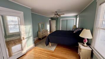 7 bedrooms, desk, iron/ironing board, WiFi