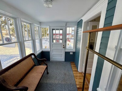 Spacious 7-bedroom house with WiFi, Garage, Sauna, and AC in amazing Calumet