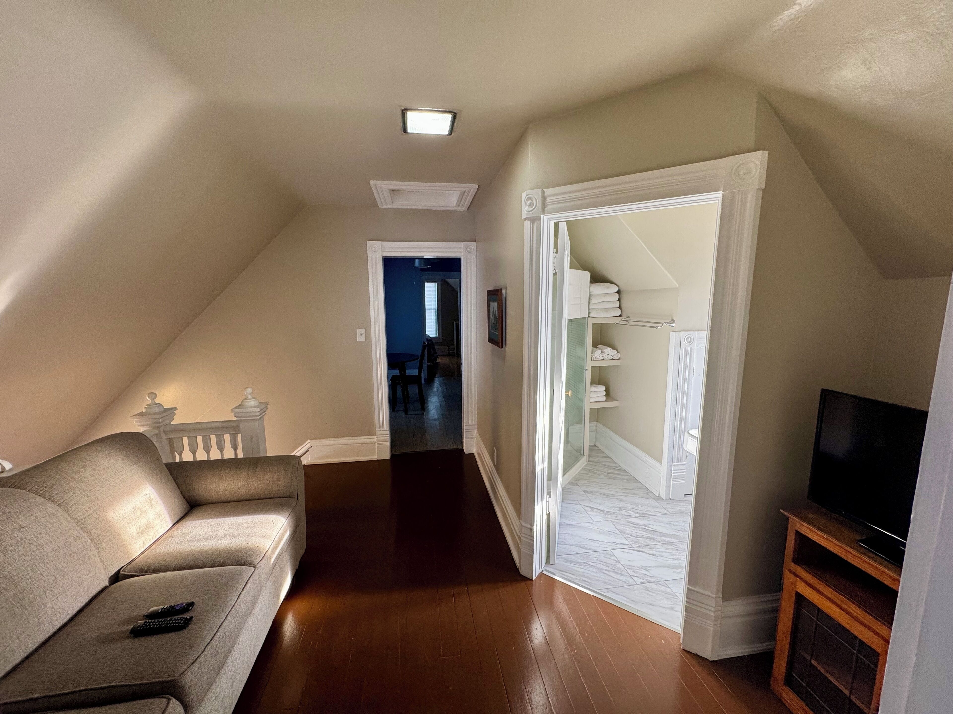 Smart TV, reproductor de DVD, libros y videoteca 