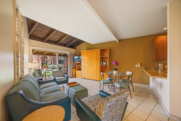 Deluxe Condo, Lanai | Living area | TV