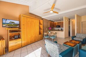 Deluxe Condo, Lanai | Dining room