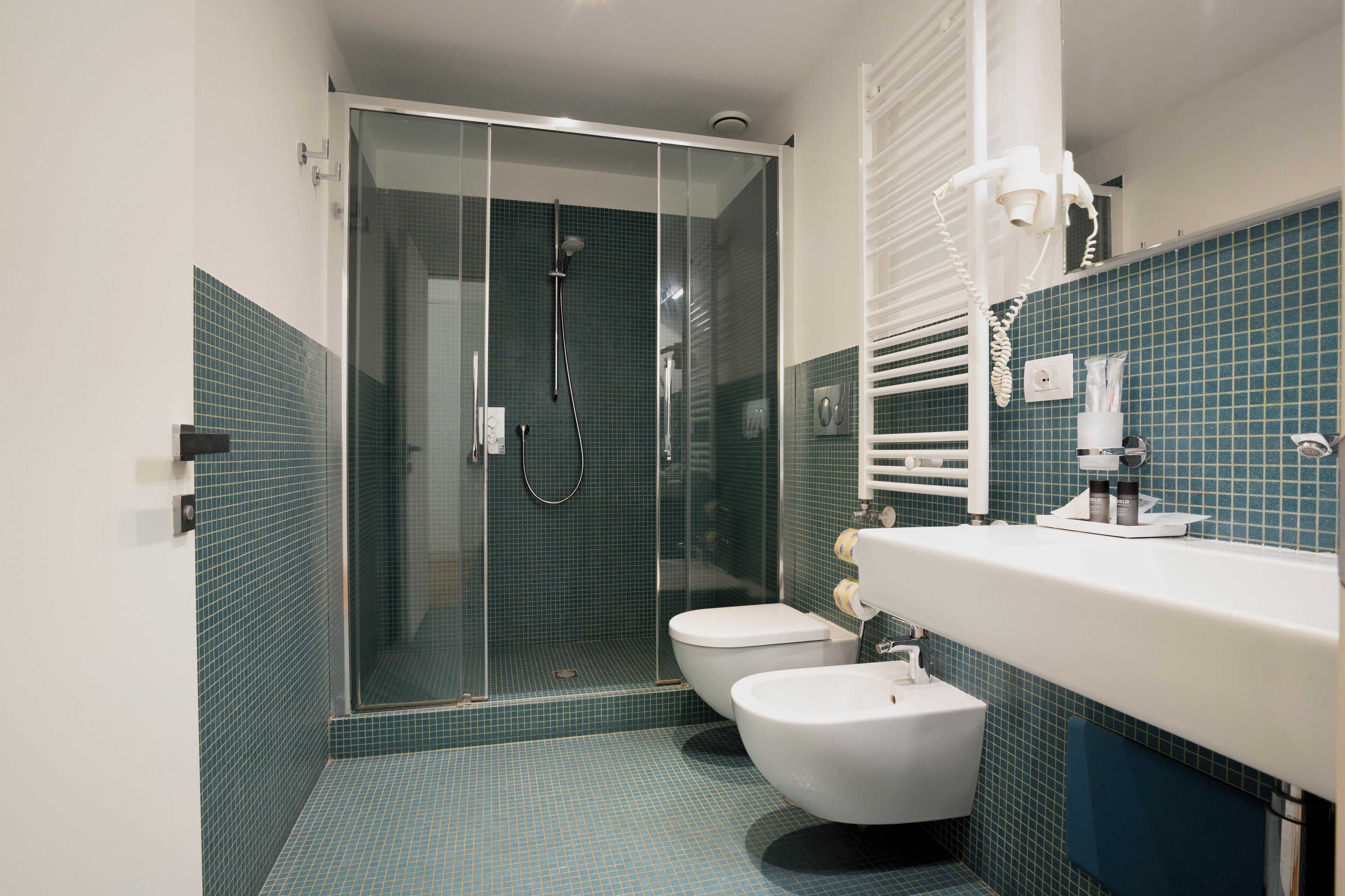 Deluxe Triple Room | Bathroom
