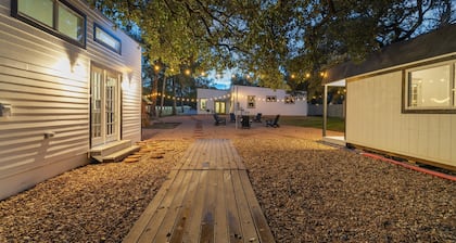 Austin Villas | 2 Homes + Tiny Home | 16 | Dogs OK