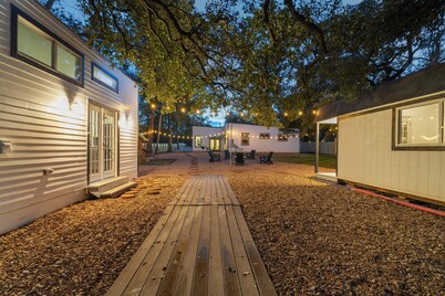 Austin Villas | 2 Homes + Tiny Home | 16 | Dogs OK
