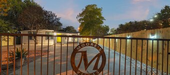 Austin Villas | 2 Homes + Tiny Home | 16 | Dogs OK