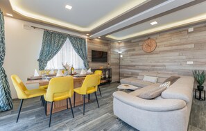 Smart TV - Stunning home in Banj (Banj)