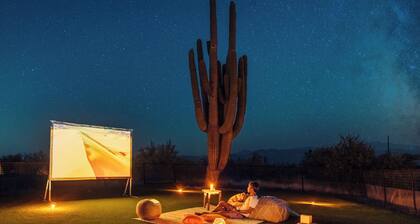 30 ft Saguaro Retreat -Unique Stargazing+ Desert Mountain Views