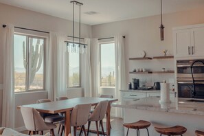 Private kitchen - 30 ft Saguaro Retreat -Unique Stargazing+ Desert Mountain Views (Scottsdale)