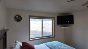 2 bedrooms, desk, travel crib, free WiFi