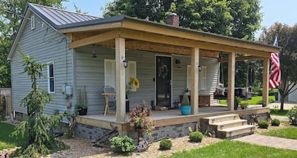 Cozy Cottage on St Joseph River in Bristol.