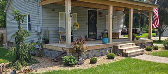 Cozy Cottage on St Joseph River in Bristol.