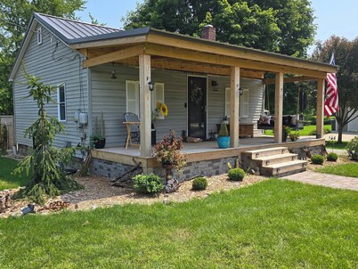 Cozy Cottage on St Joseph River in Bristol.