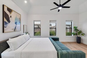 3 slaapkamers, een strijkplank/strijkijzer, wifi, beddengoed