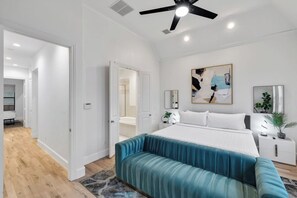 3 habitaciones, tabla de planchar con plancha, wifi y ropa de cama 