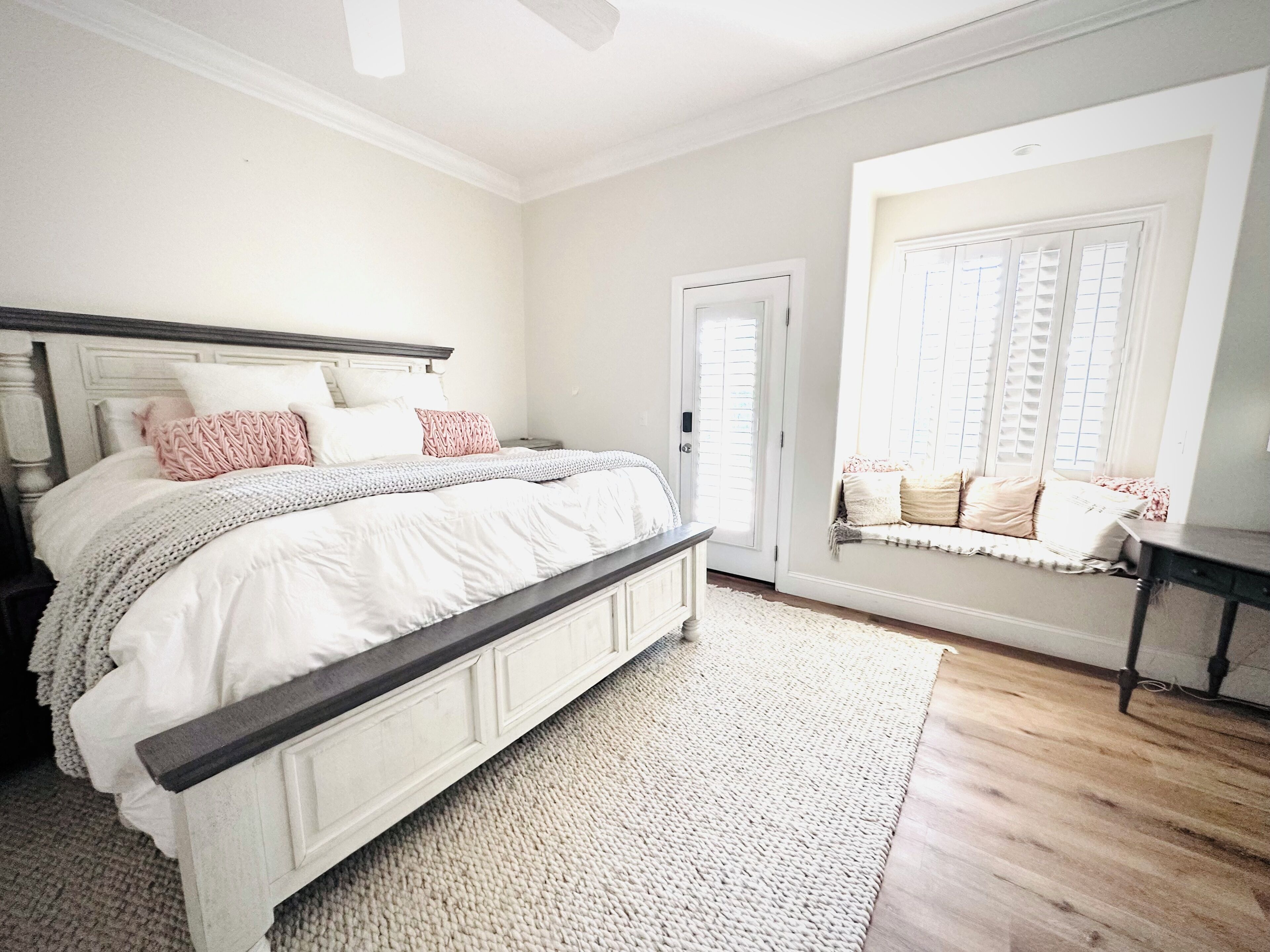 6 Schlafzimmer, Schreibtisch, Bügeleisen/Bügelbrett, Reisekinderbett