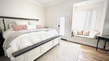 6 Schlafzimmer, Schreibtisch, Bügeleisen/Bügelbrett, Reisekinderbett