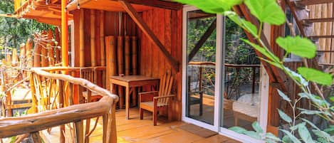 Deluxe Room, 1 King Bed, Balcony