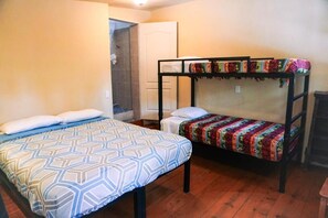 패밀리룸, 발코니 | 무료 WiFi, 침대 시트