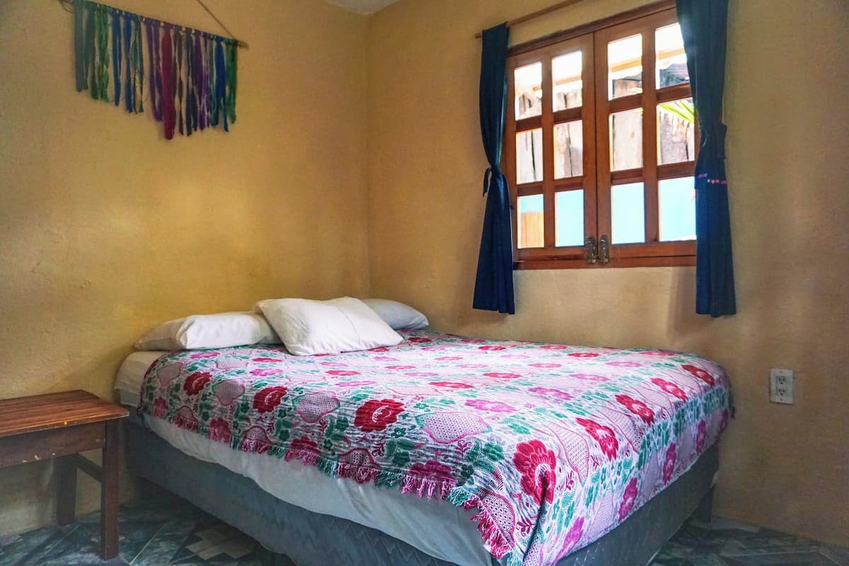 Comfort-rum - 1 queensize-säng | Gratis wi-fi och sängkläder