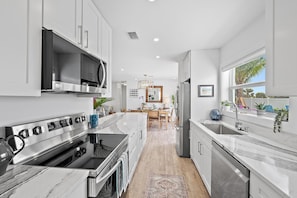 Kühlschrank, Ofen, Herdplatte, Geschirrspüler