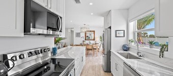 Sunset Ridge Cottage - Pool, Bikes, Beach & Views