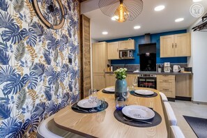 Fridge, microwave, oven, stovetop - LES TERRASSES DE SAINT AVRE - LE GLANDON (SAINT AVRE)