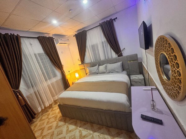 2 bedrooms, in-room safe, desk, iron/ironing board