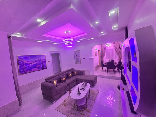 Affordable Luxury 2 Bedroom Apartment for short and Long stays