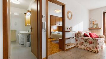 1 slaapkamer, een strijkplank/strijkijzer, gratis wifi, beddengoed