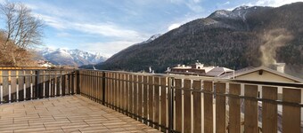 La Finestra sui Monti – Apartment with Terrace and Dolomiti di Brenta View