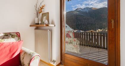 La Finestra sui Monti – Apartment with Terrace and Dolomiti di Brenta View