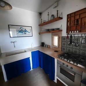 Fridge, oven, stovetop, toaster