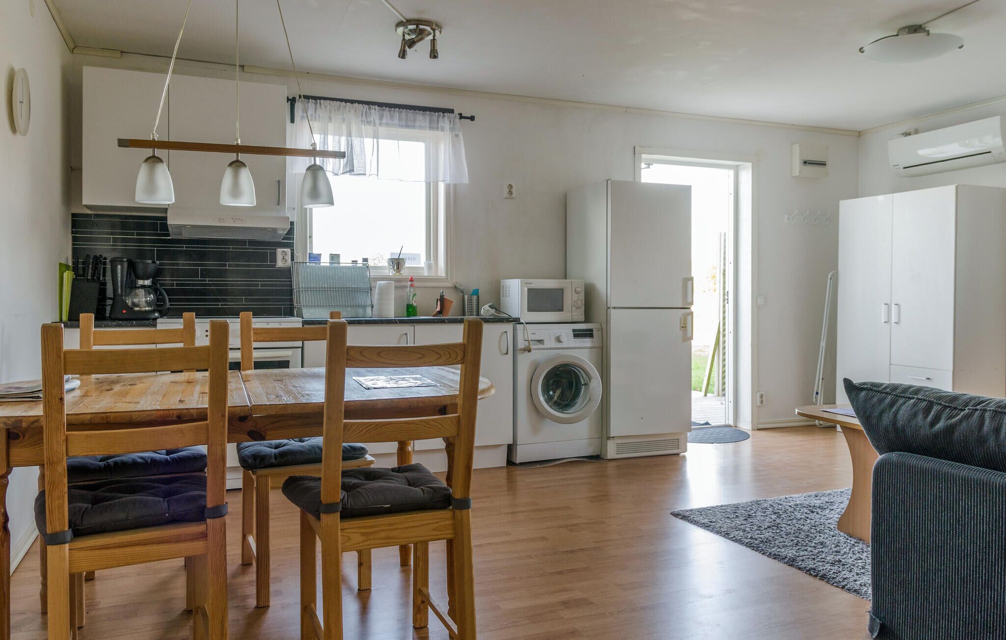 Coffee/tea maker, fridge, microwave, stovetop