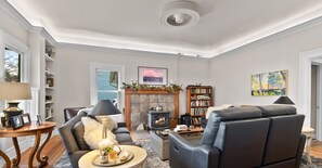 Smart TV, fireplace, DVD player, books