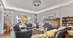 Smart TV, fireplace, DVD player, books