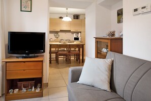 TV - Holiday Home 'Oasi Alpina' with Mountain View, Private Garden and Terrace (Ardenno)