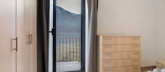 Vakantiehuis 'Oasi Alpina' met uitzicht op de bergen, eigen tuin en balkon
