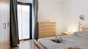3 chambres, fer et planche à repasser, draps fournis