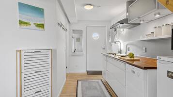 Fridge, stovetop, dishwasher, coffee/tea maker