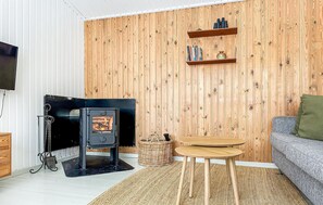 Smart TV, fireplace - Nice home in Kalundborg with WiFi (Kalundborg)