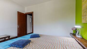 1 soverom, strykejern/-brett og sengetøy