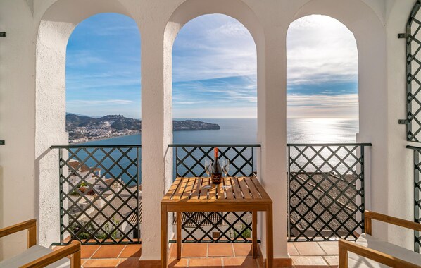 Property grounds - Awesome home in Almuñecar with WiFi (Almuñecar)