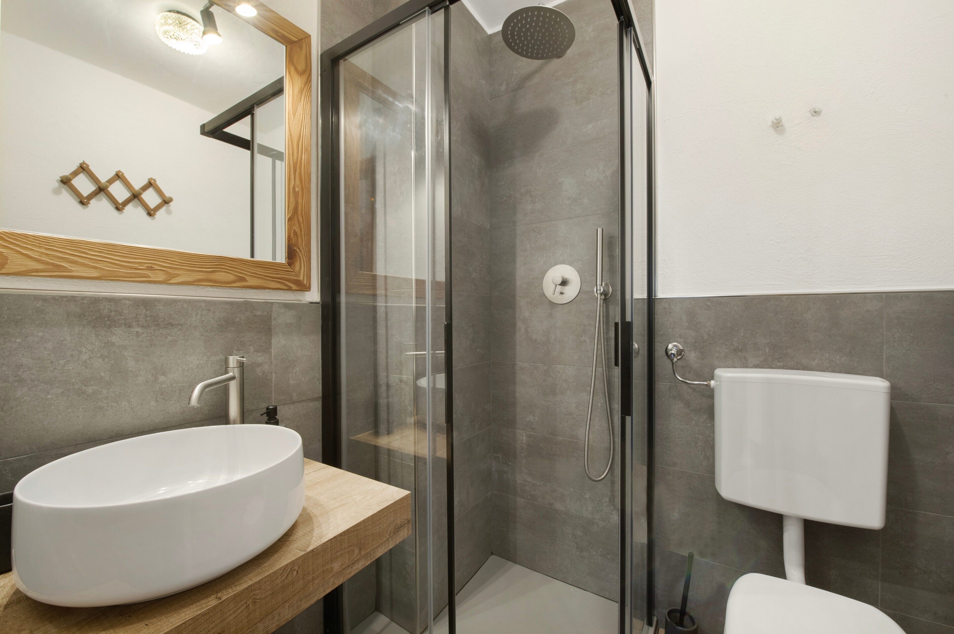 Dusche, Haartrockner, Handtücher